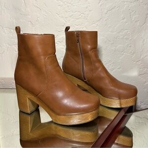 Universal Thread Women’s Aggy Clog Boots